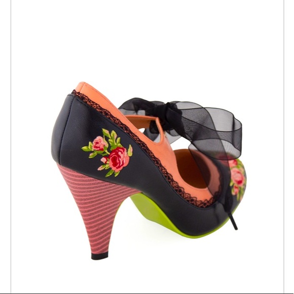 English Roses Embroidered Pumps by Banned Retro - Picture 2 of 10